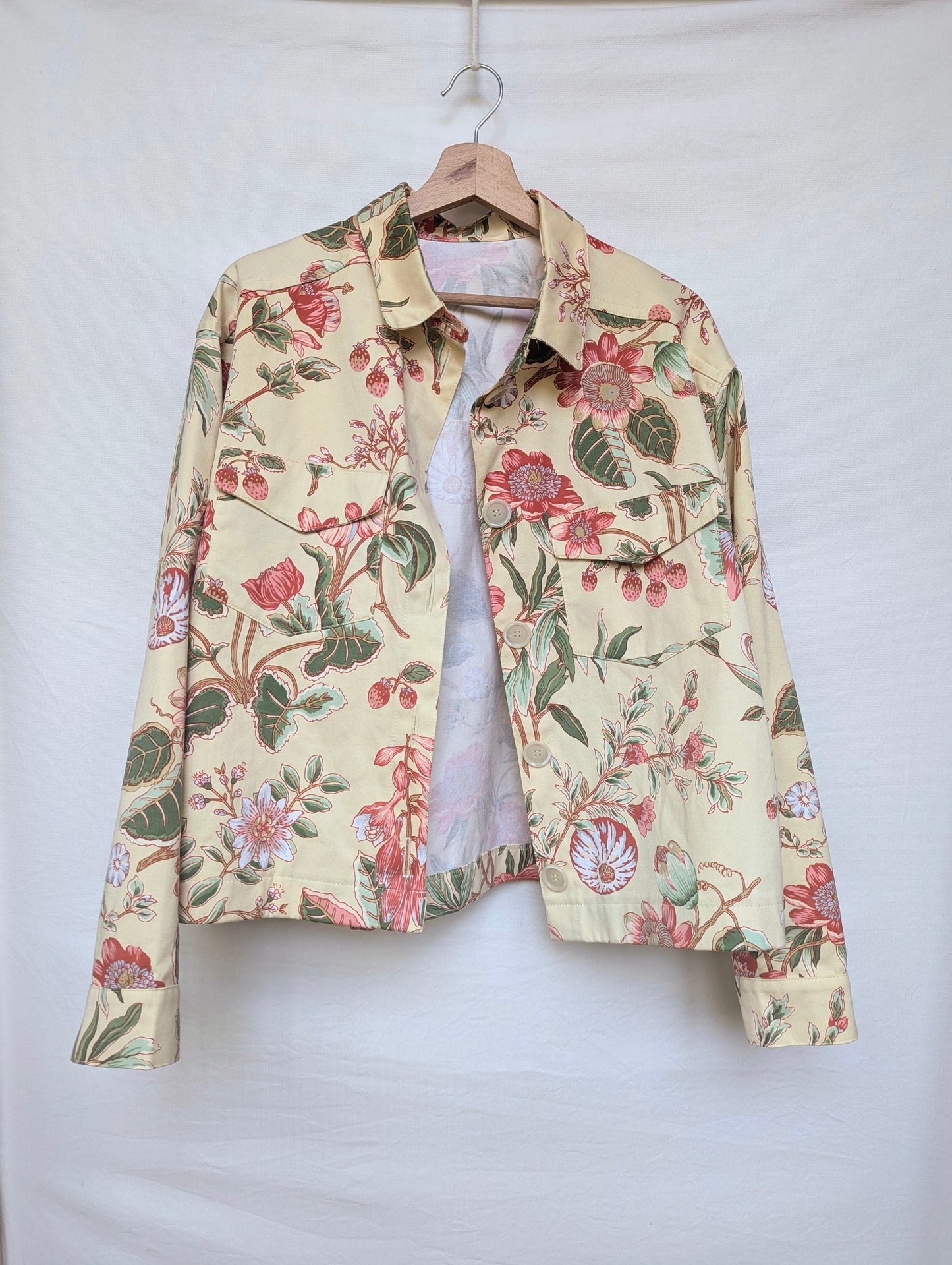 Veste carrée à fleurs