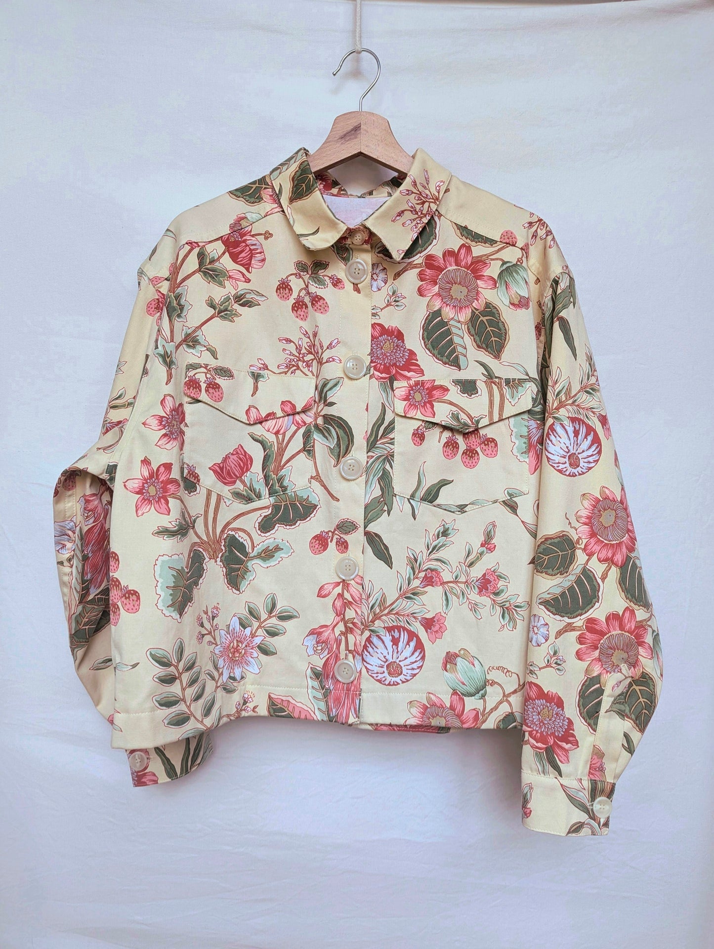 Veste carrée à fleurs