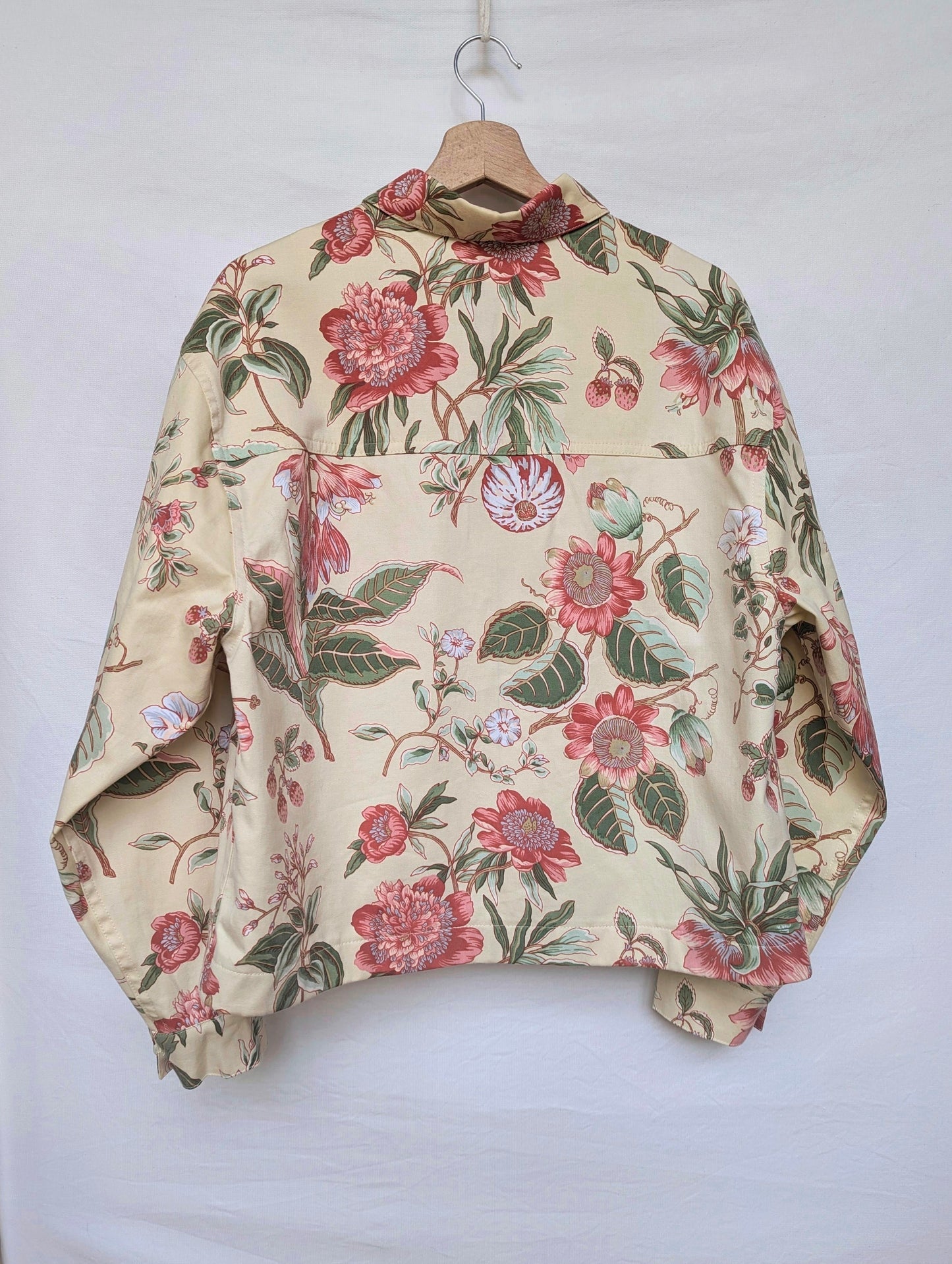 Veste carrée à fleurs